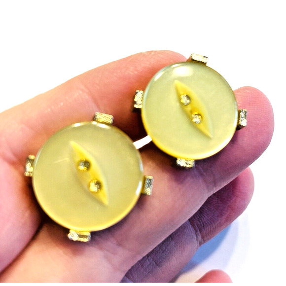 Vintage Mid Century Cufflinks Yellow Moonglow Thermoset Button Fronts Novelty - Picture 4 of 5